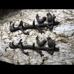 👍🏻2 Iron wall hangers NWOT